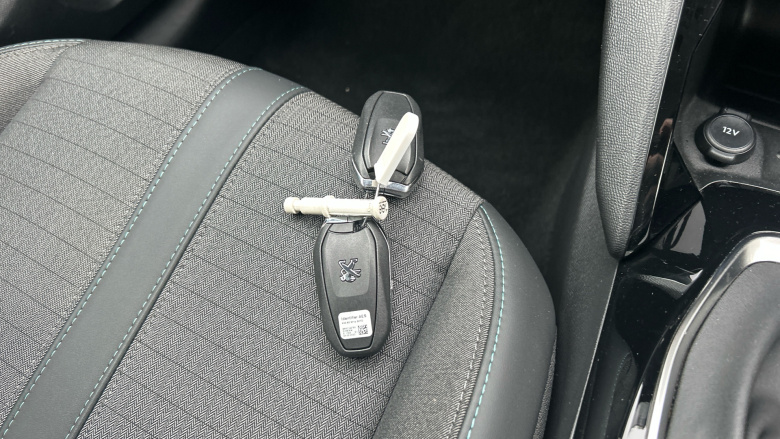 Peugeot 208 1.2 PureTech 100 Allure Premium + 5dr Petrol Hatchback